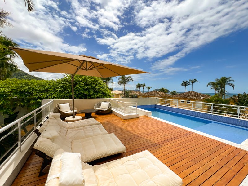 Casa em Condomínio Vista para o Mar da Praia de Juquehy - À VENDA - São Sebastião - 