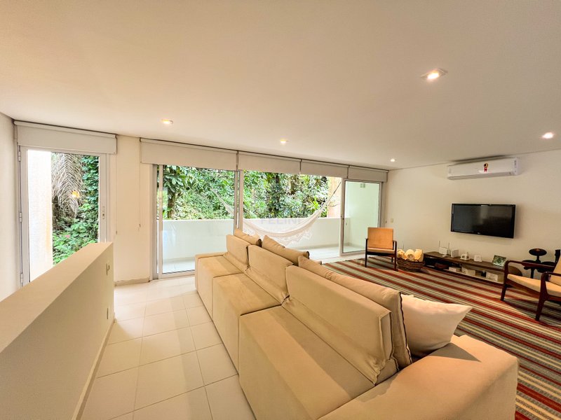 Casa em Condomínio Vista para o Mar da Praia de Juquehy - À VENDA - São Sebastião - 