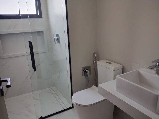 Sobrado Novo no Condomínio Mosaico Essence com 04 suítes - Mogi das Cruzes - 