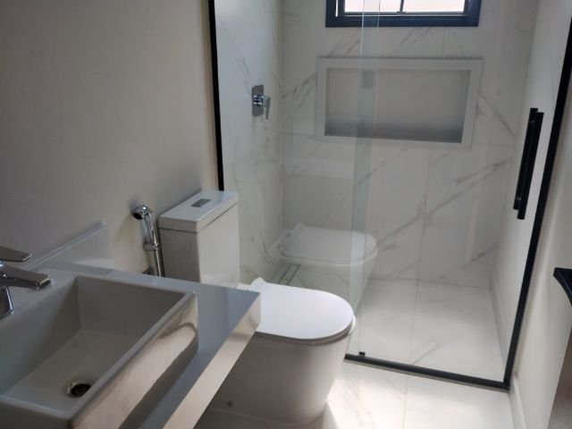 Sobrado Novo no Condomínio Mosaico Essence com 04 suítes - Mogi das Cruzes - 