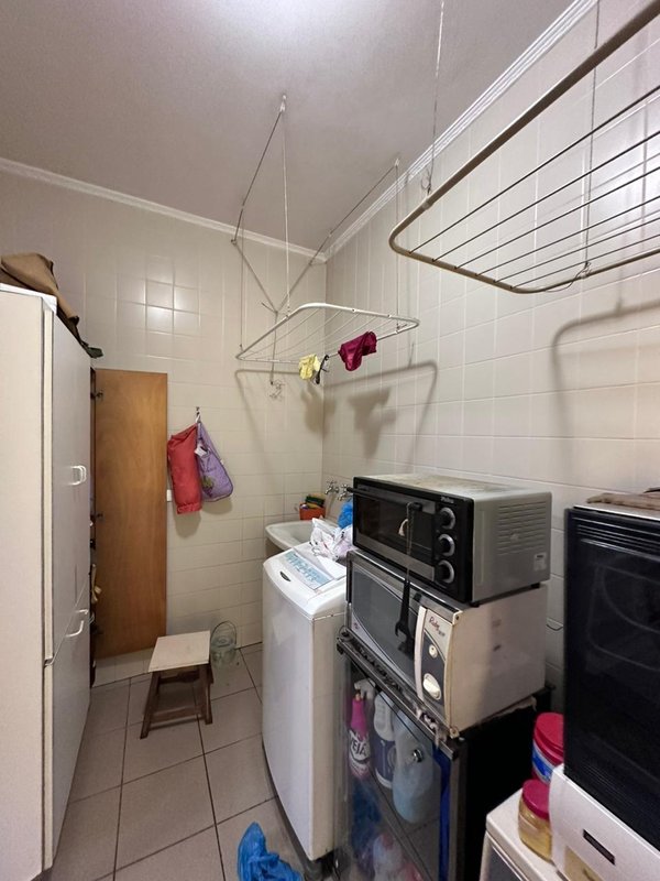 Casa térrea na Vila Oliveira com 03 dormitórios, 01 suíte, amplo quintal e edícula - Mogi das Cruzes - 