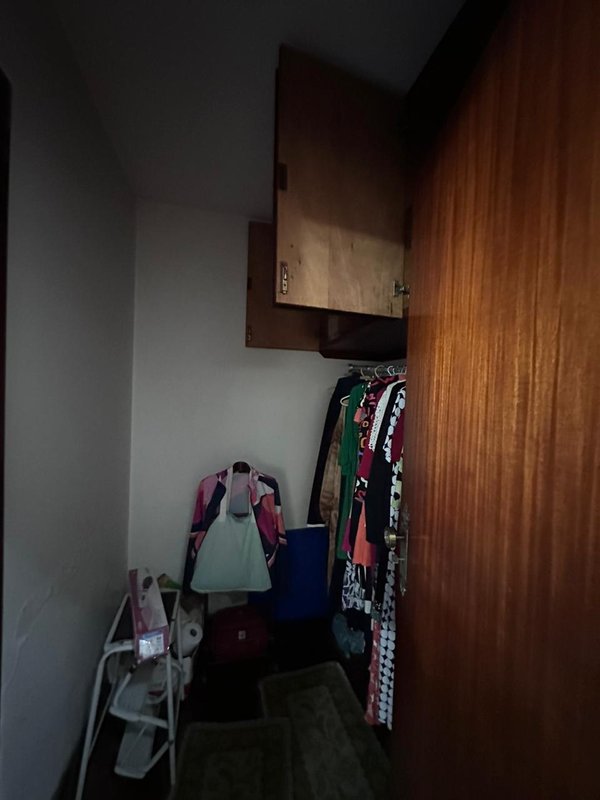 Casa térrea na Vila Oliveira com 03 dormitórios, 01 suíte, amplo quintal e edícula - Mogi das Cruzes - 