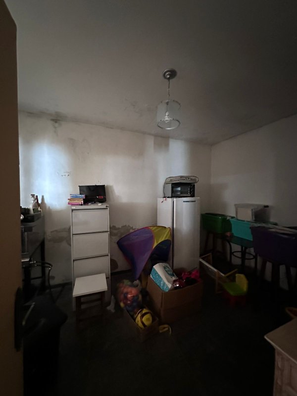 Casa térrea na Vila Oliveira com 03 dormitórios, 01 suíte, amplo quintal e edícula - Mogi das Cruzes - 