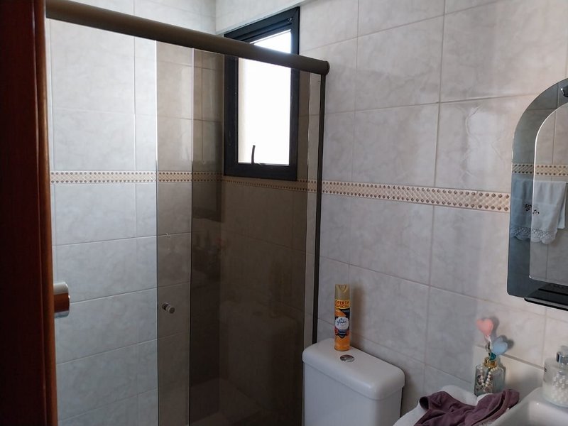 Apartamento no Edifício Barão de Cascais - 03 dormitórios, 01 suíte, varanda e 2 vagas - Mogi das Cruzes - 