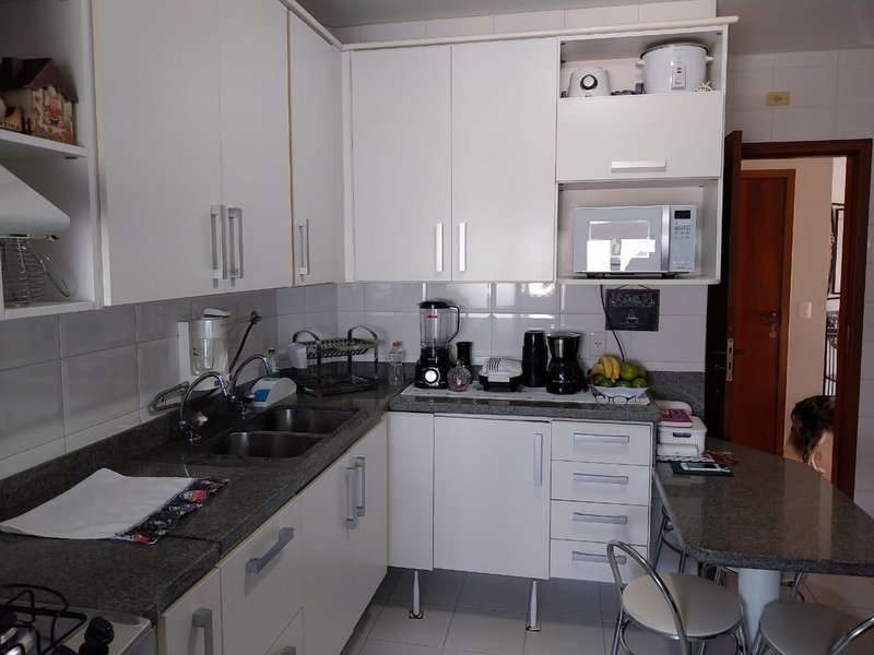 Apartamento no Edifício Barão de Cascais - 03 dormitórios, 01 suíte, varanda e 2 vagas - Mogi das Cruzes - 