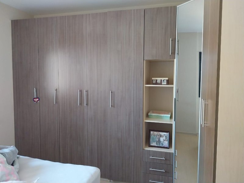 Apartamento no Edifício Barão de Cascais - 03 dormitórios, 01 suíte, varanda e 2 vagas - Mogi das Cruzes - 