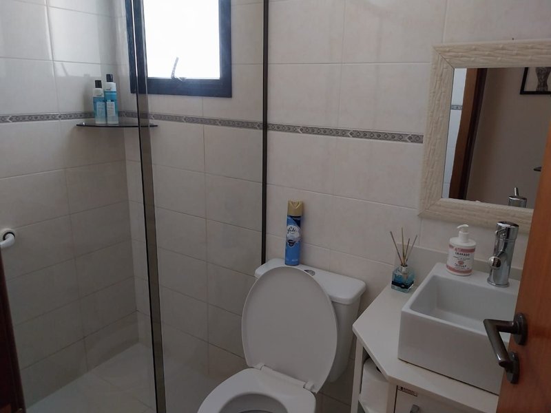 Apartamento no Edifício Barão de Cascais - 03 dormitórios, 01 suíte, varanda e 2 vagas - Mogi das Cruzes - 