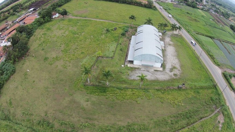 Terreno comercial com 32mil m2 ,com galpão todo fechado de 1.000m2, 200m de frente - Biritiba-Mirim - 