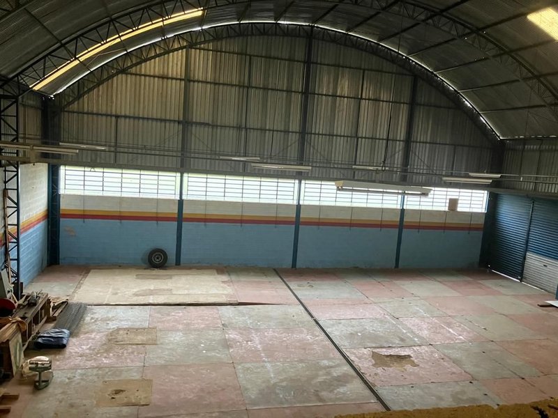 Terreno comercial com 32mil m2 ,com galpão todo fechado de 1.000m2, 200m de frente - Biritiba-Mirim - 