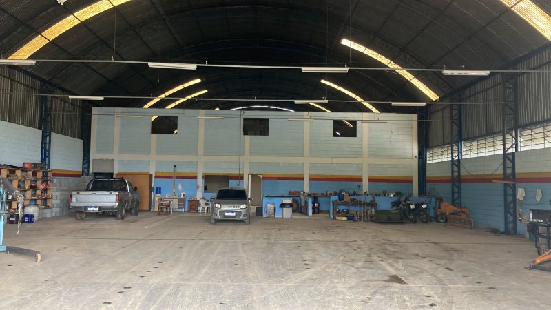 Terreno comercial com 32mil m2 ,com galpão todo fechado de 1.000m2, 200m de frente - Biritiba-Mirim - 