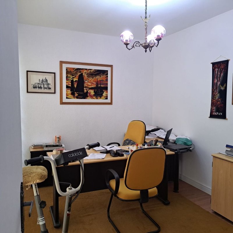 Linda Casa, no miolo da Vila Oliveira. Assobradado com 03 dormitórios sendo 02 suítes - Mogi das Cruzes - 