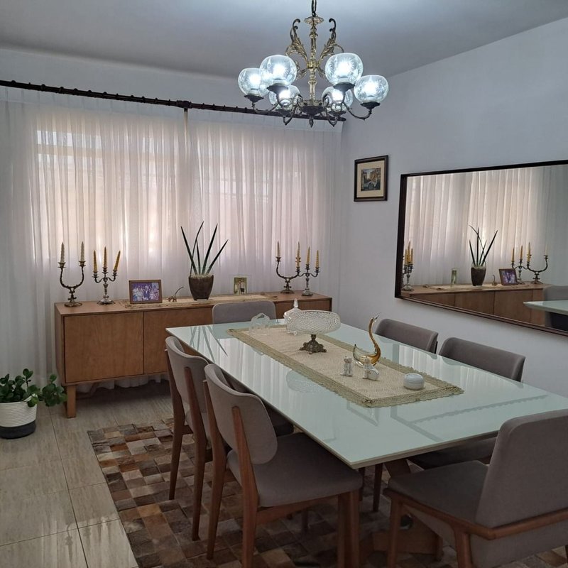 Linda Casa, no miolo da Vila Oliveira. Assobradado com 03 dormitórios sendo 02 suítes - Mogi das Cruzes - 