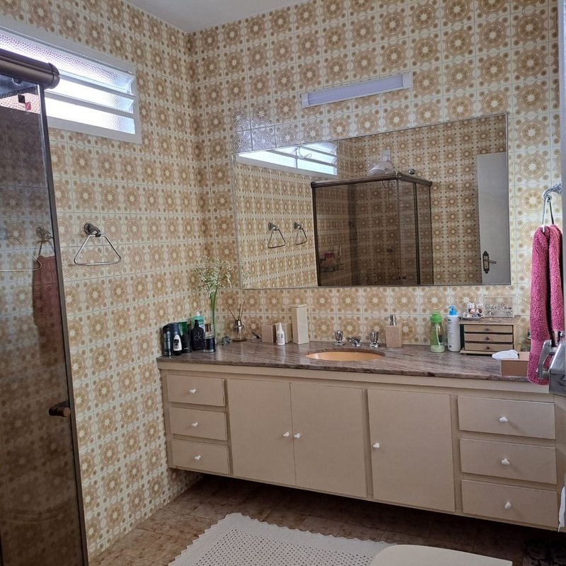 Linda Casa, no miolo da Vila Oliveira. Assobradado com 03 dormitórios sendo 02 suítes - Mogi das Cruzes - 
