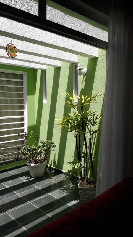 Linda Casa, no miolo da Vila Oliveira. Assobradado com 03 dormitórios sendo 02 suítes - Mogi das Cruzes - 