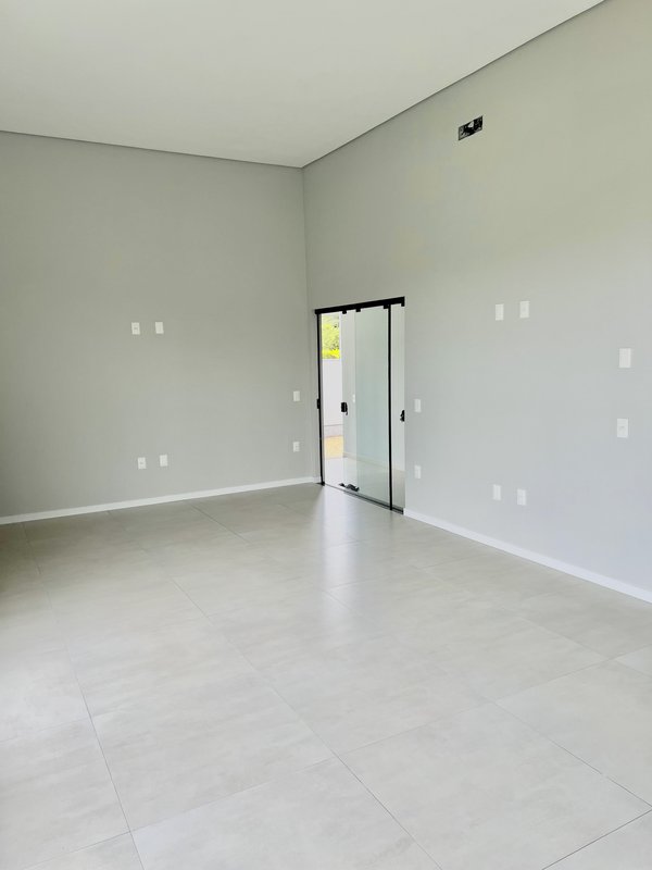 CASA COM 1 SUÍTE MAIS 2 DORMITÓRIOS NO BAIRRO SÃO JOÃO - Brusque - 
