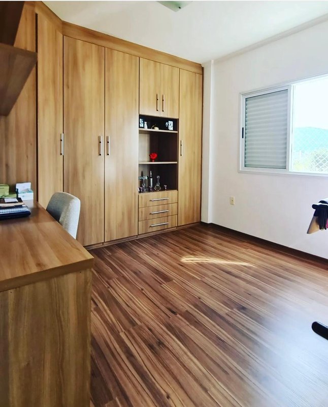 Apartamento no Mogilar com 03 dormitórios amplos sendo 01 suíte - Mogi das Cruzes - 