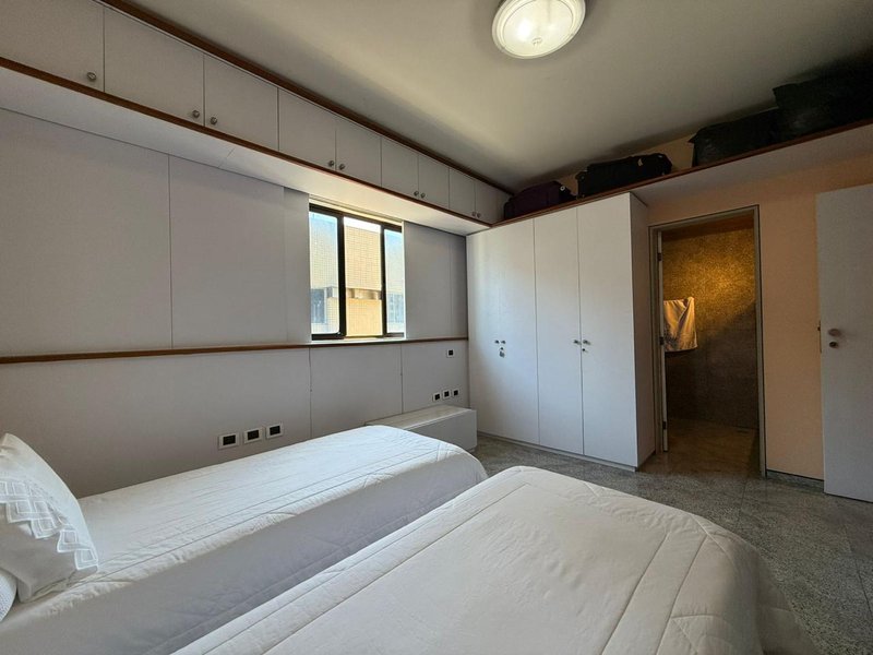 Apartamento à venda com 4 quartos sendo 4 suites, 368m² área útil por R$ 5.500.000,00 Avenida Boa Viagem Recife - 