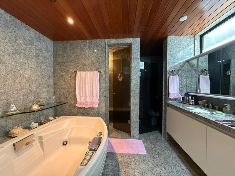 Apartamento à venda com 4 quartos sendo 4 suites, 368m² área útil por R$ 5.500.000,00 Avenida Boa Viagem Recife - 