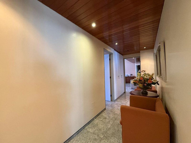 Apartamento à venda com 4 quartos sendo 4 suites, 368m² área útil por R$ 5.500.000,00 Avenida Boa Viagem Recife - 