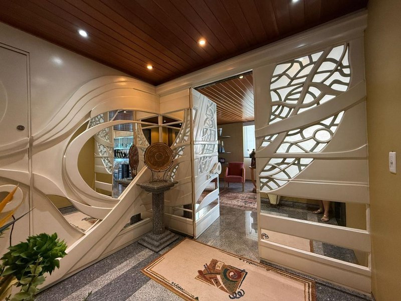 Apartamento à venda com 4 quartos sendo 4 suites, 368m² área útil por R$ 5.500.000,00 Avenida Boa Viagem Recife - 