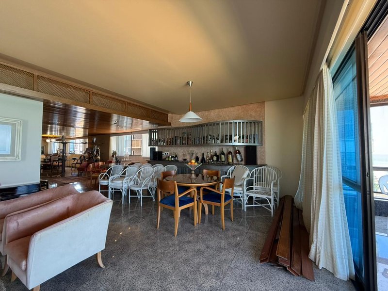 Apartamento à venda com 4 quartos sendo 4 suites, 368m² área útil por R$ 5.500.000,00 Avenida Boa Viagem Recife - 