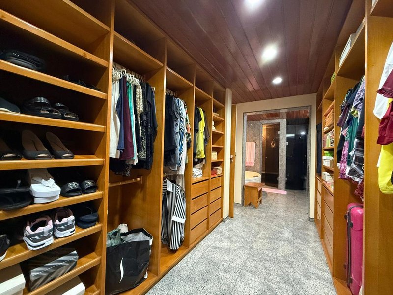 Apartamento à venda com 4 quartos sendo 4 suites, 368m² área útil por R$ 5.500.000,00 Avenida Boa Viagem Recife - 
