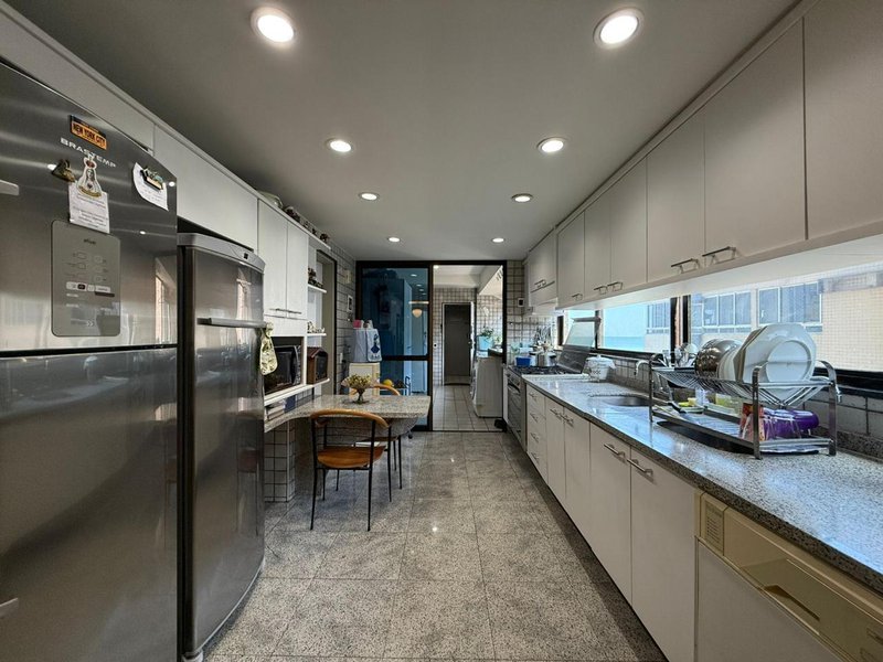 Apartamento à venda com 4 quartos sendo 4 suites, 368m² área útil por R$ 5.500.000,00 Avenida Boa Viagem Recife - 