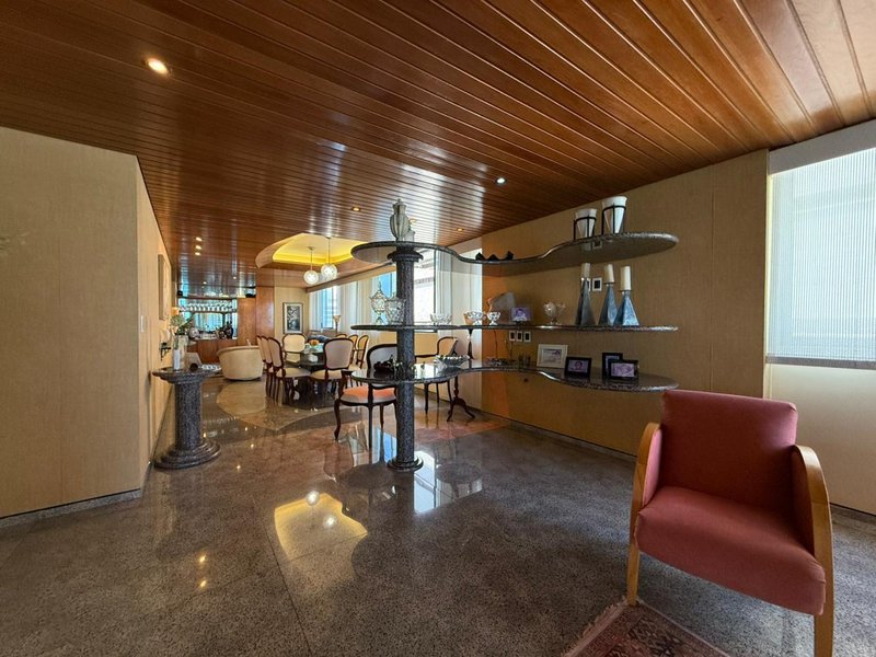 Apartamento à venda com 4 quartos sendo 4 suites, 368m² área útil por R$ 5.500.000,00 Avenida Boa Viagem Recife - 