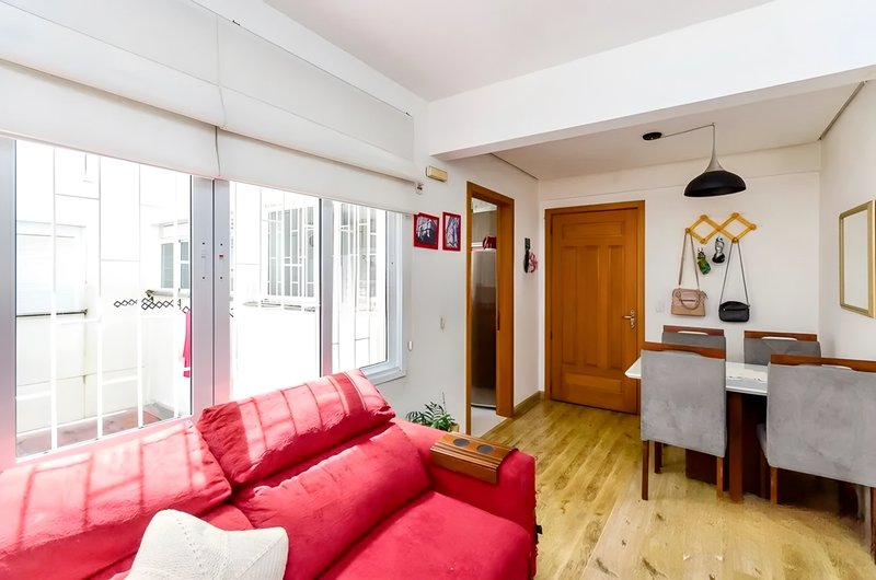 R$ 245.000 - OPORTUNIDADE - ÓTIMO APARTAMENTO - 36M2 - 1 DORM - ELEVADOR Rua Gomes Jardim Porto Alegre - 