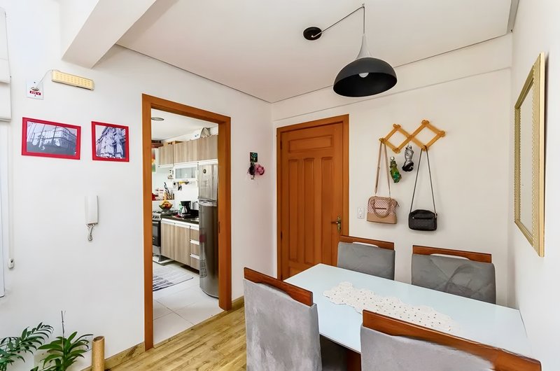 R$ 245.000 - OPORTUNIDADE - ÓTIMO APARTAMENTO - 36M2 - 1 DORM - ELEVADOR Rua Gomes Jardim Porto Alegre - 