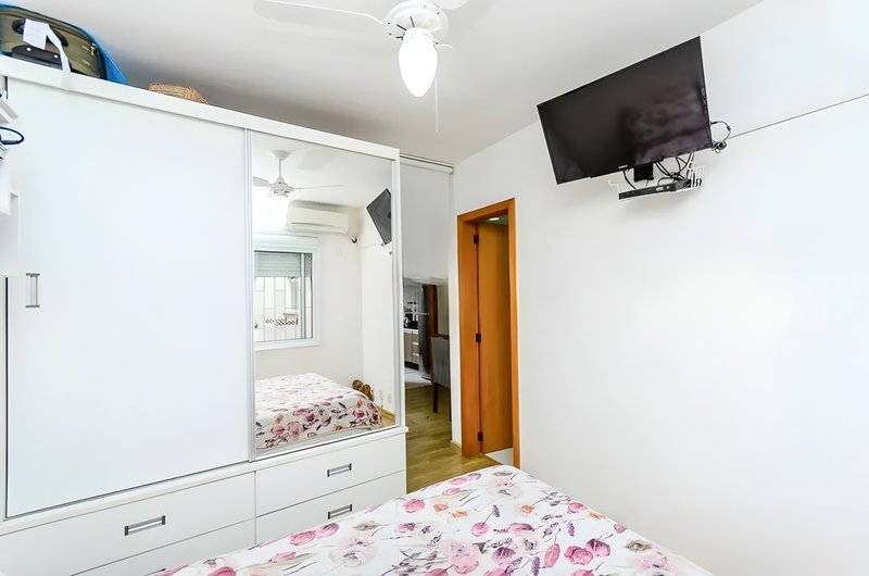 R$ 245.000 - OPORTUNIDADE - ÓTIMO APARTAMENTO - 36M2 - 1 DORM - ELEVADOR Rua Gomes Jardim Porto Alegre - 