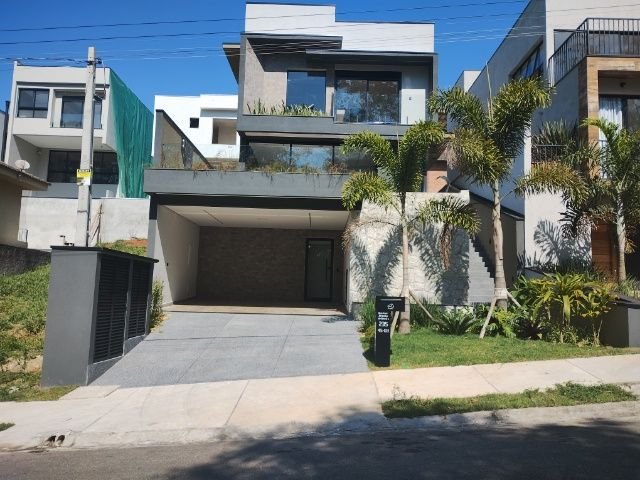 Sobrado Condomínio Fazenda Rodeio - Bella Cittá com 03 dormitórios sendo 03 suítes Rua Professor Jurandyr de Oliveira Mogi das Cruzes - 
