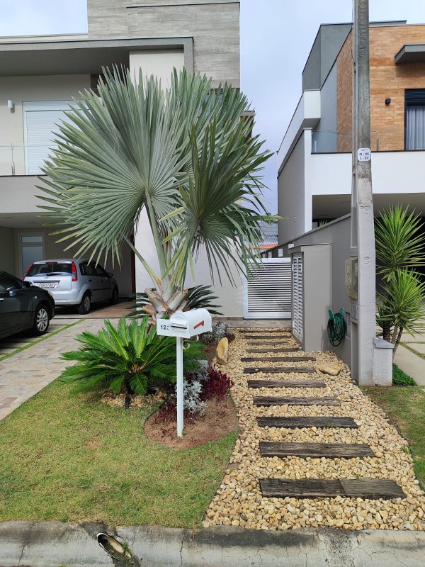 Sobrado em Condomínio Fechado Bella Ciita Villagio II com 04 dormitório Avenida Expedicionário José Barca Mogi das Cruzes - 