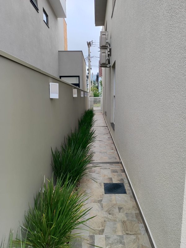 Sobrado em Condomínio Fechado Bella Ciita Villagio II com 04 dormitório Avenida Expedicionário José Barca Mogi das Cruzes - 