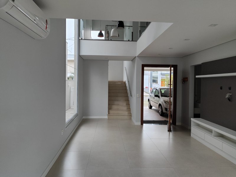 Sobrado em Condomínio Fechado Bella Ciita Villagio II com 04 dormitório Avenida Expedicionário José Barca Mogi das Cruzes - 