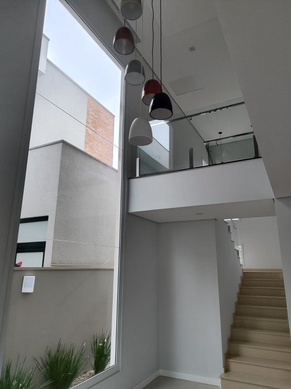 Sobrado em Condomínio Fechado Bella Ciita Villagio II com 04 dormitório Avenida Expedicionário José Barca Mogi das Cruzes - 