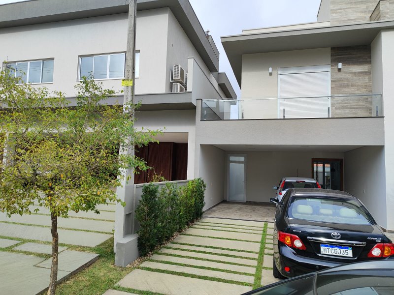 Sobrado em Condomínio Fechado Bella Ciita Villagio II com 04 dormitório Avenida Expedicionário José Barca Mogi das Cruzes - 