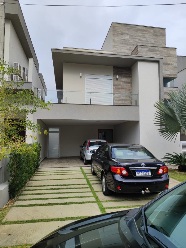 Sobrado em Condomínio Fechado Bella Ciita Villagio II com 04 dormitório Avenida Expedicionário José Barca Mogi das Cruzes - 
