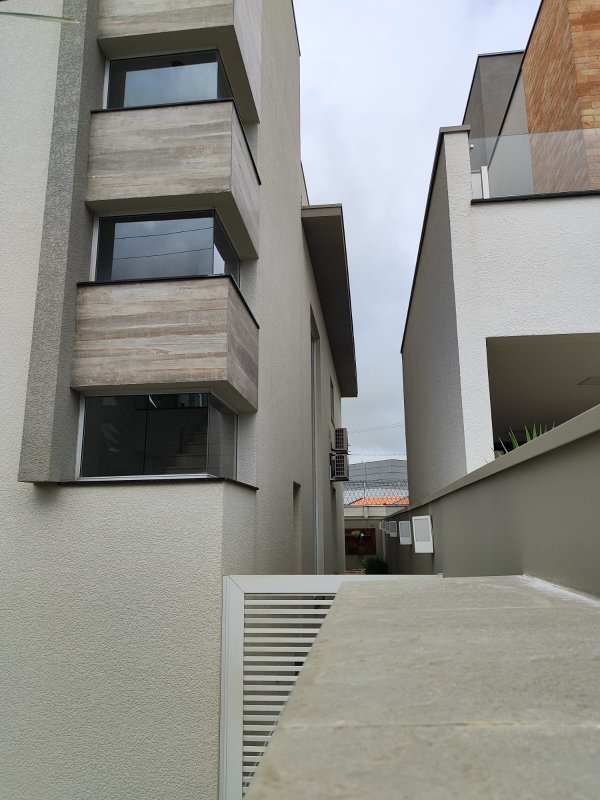 Sobrado em Condomínio Fechado Bella Ciita Villagio II com 04 dormitório Avenida Expedicionário José Barca Mogi das Cruzes - 