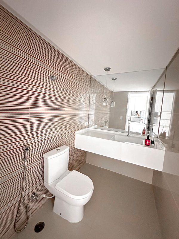 Apartamento à venda com 2/3 quartos sendo 2 suítes, 153m² área útil por R$ 1.850.000,00 Avenida Boa Viagem Recife - 