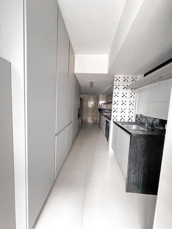 Apartamento à venda com 2/3 quartos sendo 2 suítes, 153m² área útil por R$ 1.850.000,00 Avenida Boa Viagem Recife - 