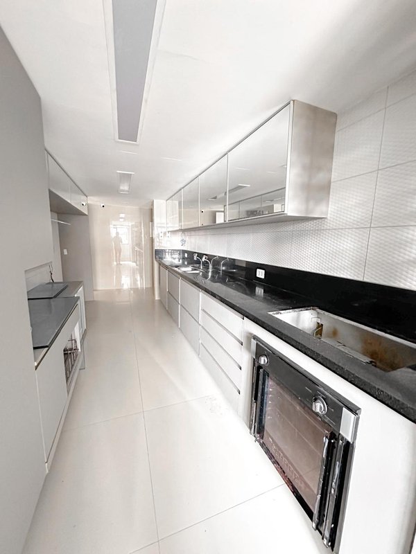 Apartamento à venda com 2/3 quartos sendo 2 suítes, 153m² área útil por R$ 1.850.000,00 Avenida Boa Viagem Recife - 