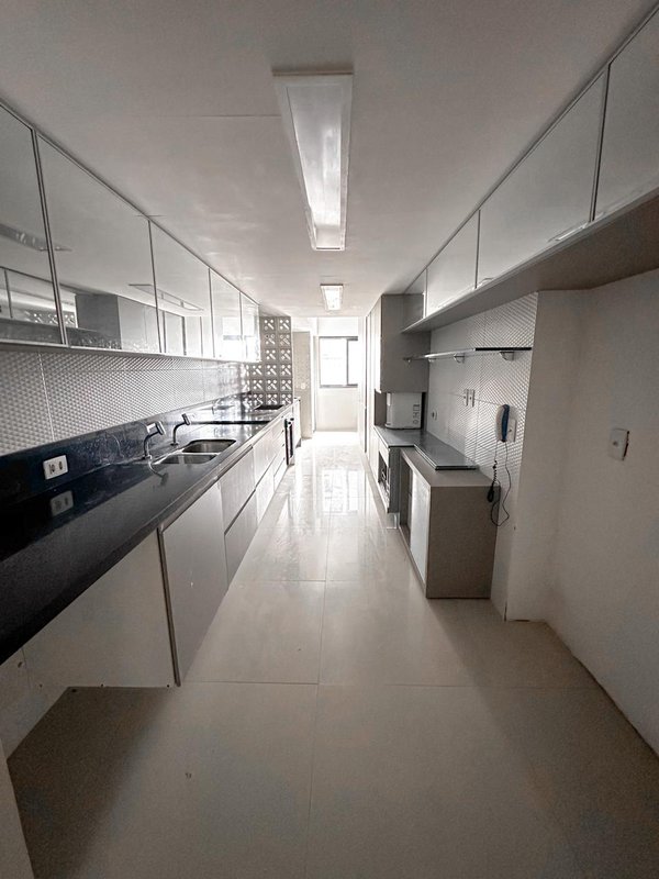 Apartamento à venda com 2/3 quartos sendo 2 suítes, 153m² área útil por R$ 1.850.000,00 Avenida Boa Viagem Recife - 