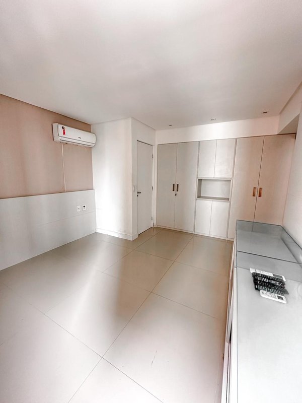 Apartamento à venda com 2/3 quartos sendo 2 suítes, 153m² área útil por R$ 1.850.000,00 Avenida Boa Viagem Recife - 
