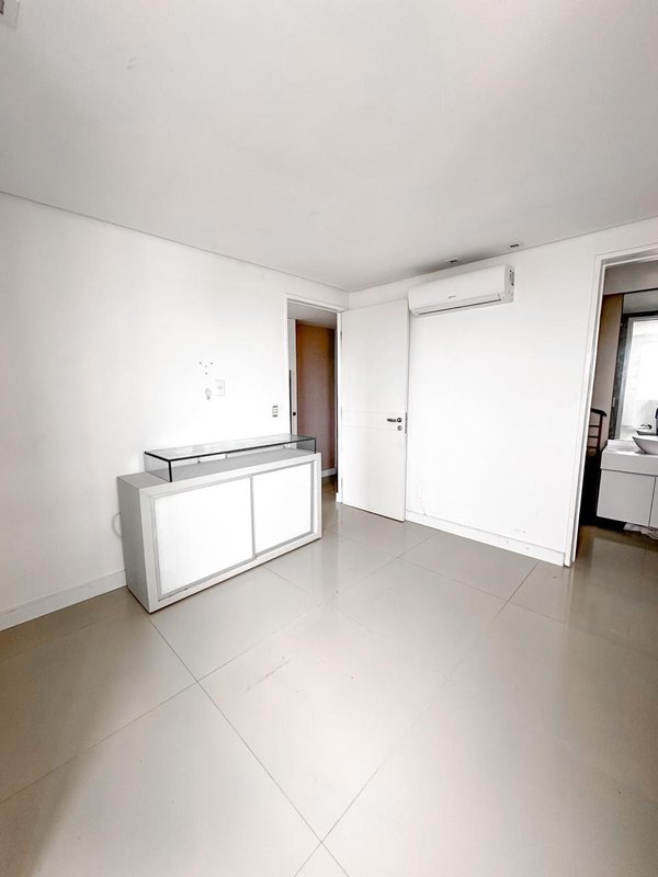 Apartamento à venda com 2/3 quartos sendo 2 suítes, 153m² área útil por R$ 1.850.000,00 Avenida Boa Viagem Recife - 