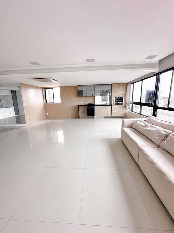 Apartamento à venda com 2/3 quartos sendo 2 suítes, 153m² área útil por R$ 1.850.000,00 Avenida Boa Viagem Recife - 