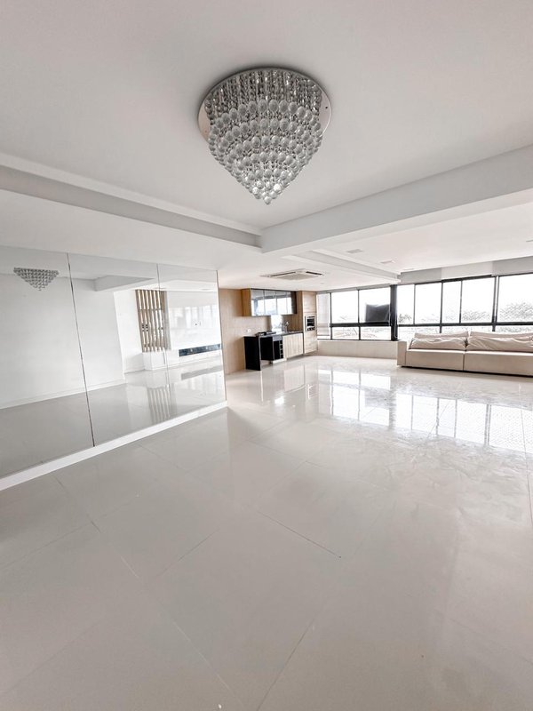 Apartamento à venda com 2/3 quartos sendo 2 suítes, 153m² área útil por R$ 1.850.000,00 Avenida Boa Viagem Recife - 