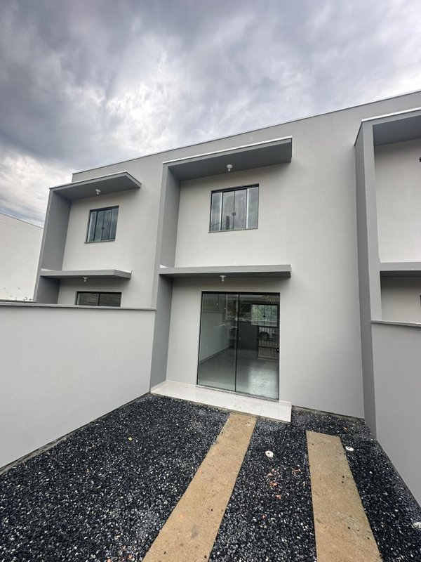 SOBRADO COM 2 DORMITÓRIOS NA VOLTA GRANDE  Brusque - 