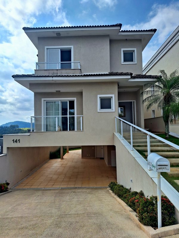 Linda Casa a Venda no Condomínio New Ville - Santana de Parnaíba - 