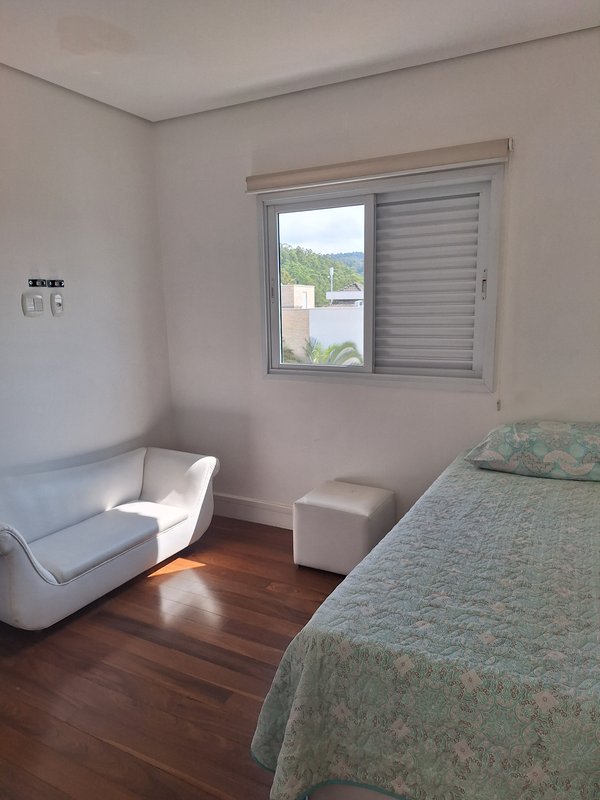 Linda Casa a Venda no Condomínio New Ville - Santana de Parnaíba - 